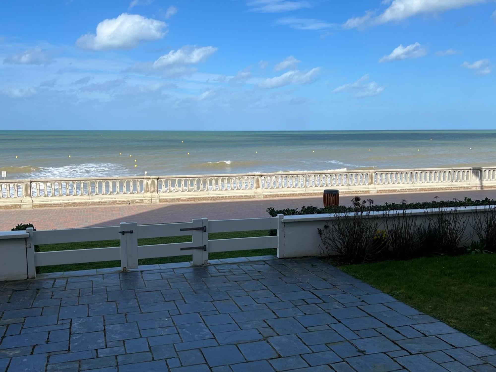 Studio Central A Cabourg Avec Balcon, Wifi Gratuit & Parking - Fr-1-487-372 Eksteriør billede